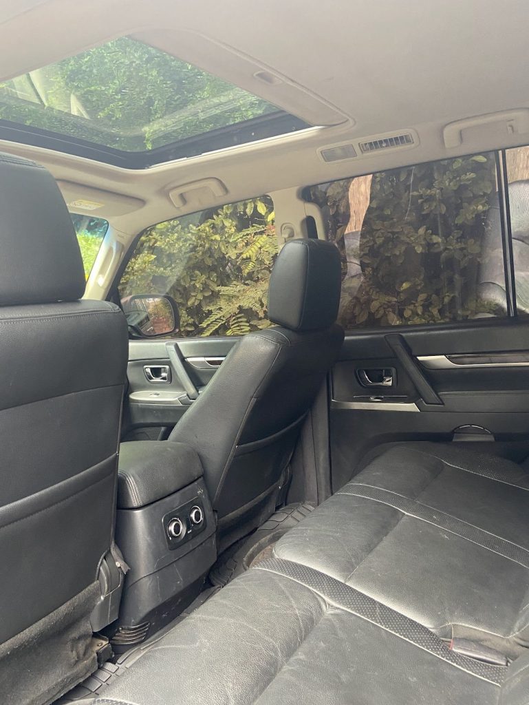 Mitsubishi Montero Silver photo 3
